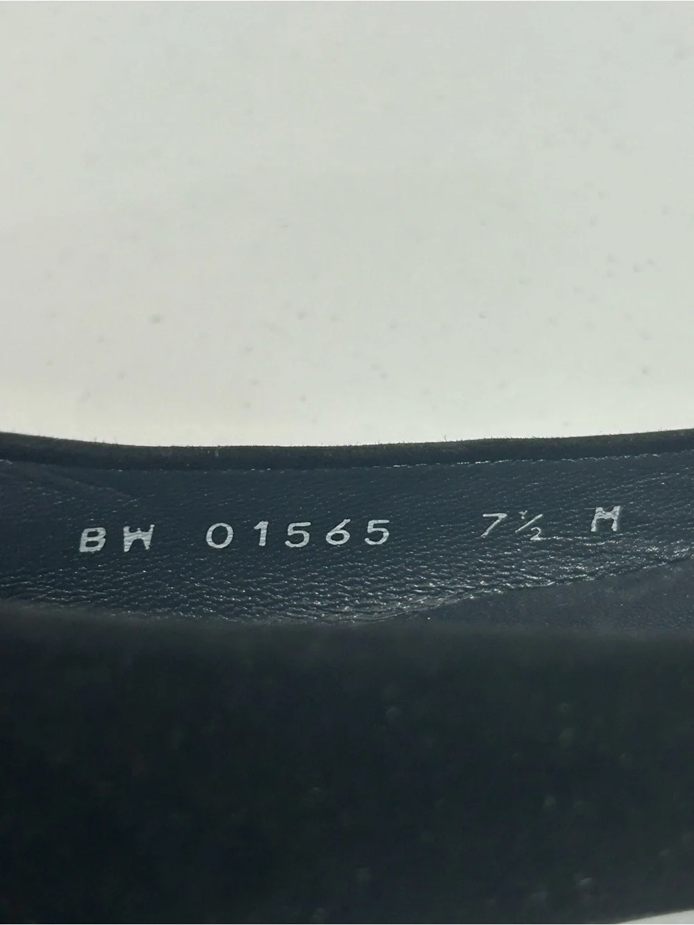 Stuart Weitzman never tags stuart